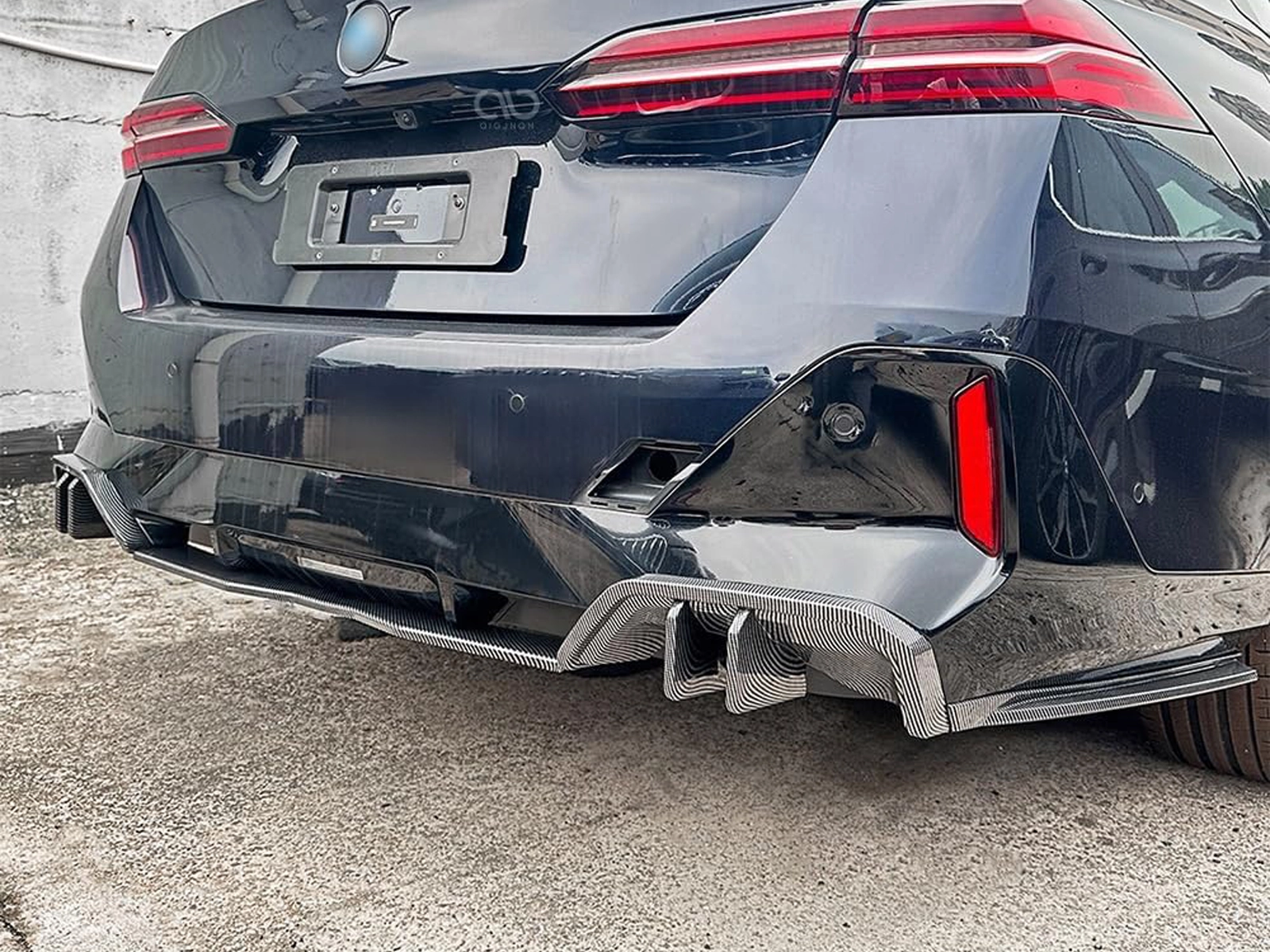 5 SERIES REAR DIFFUSER TRIM